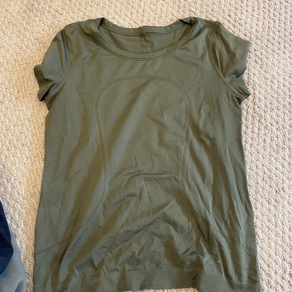Lululemon swiftly breathe short sleeve